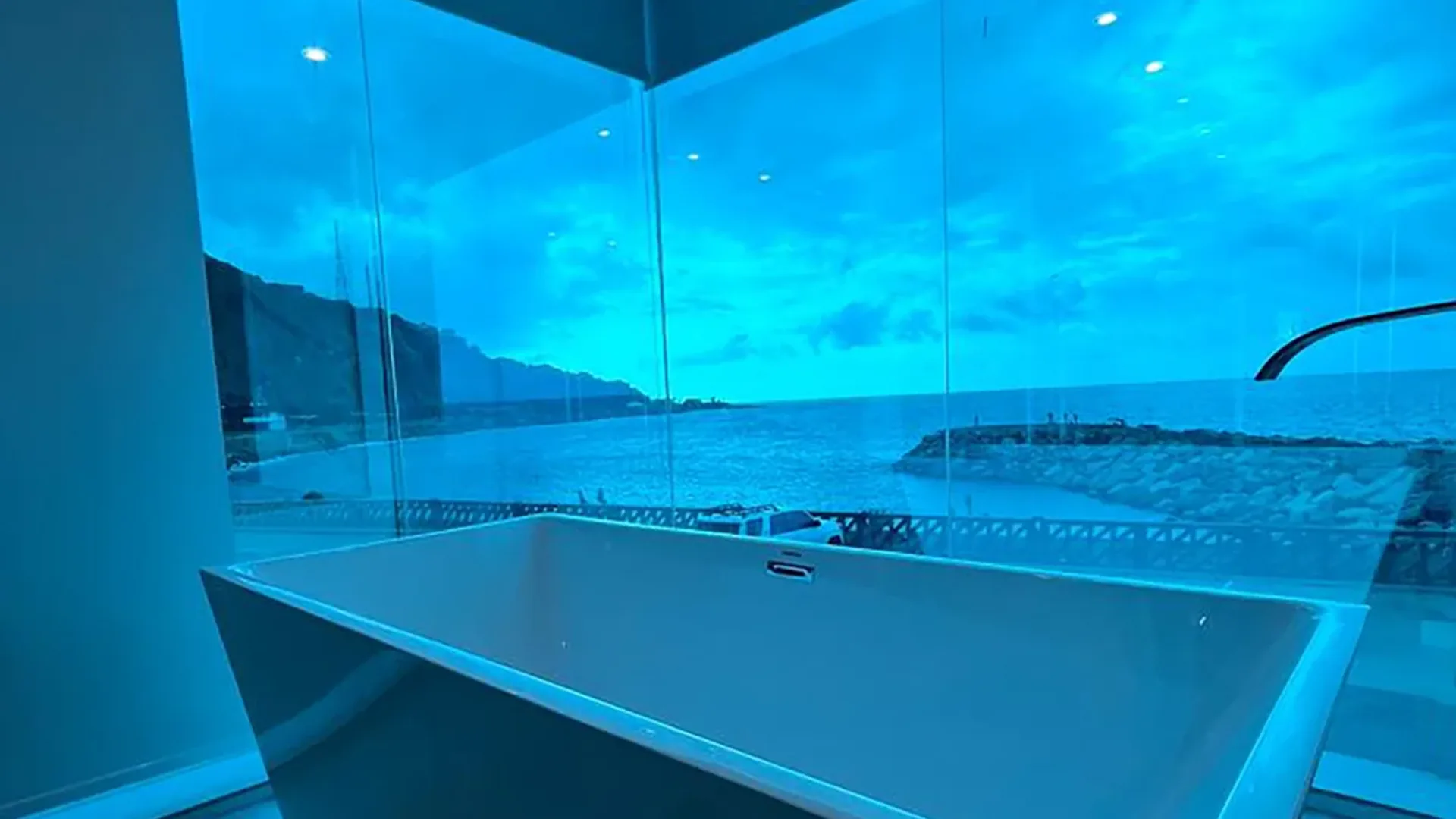 Hotel VIP La Guaira - Exclusividad, Entretenimiento y Relajación Frente al Mar